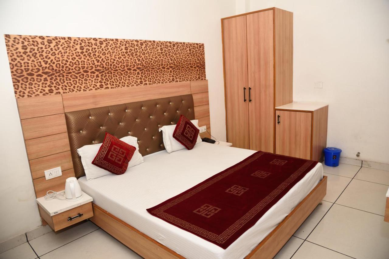 Hotel Robin Inn Amritsar Bagian luar foto